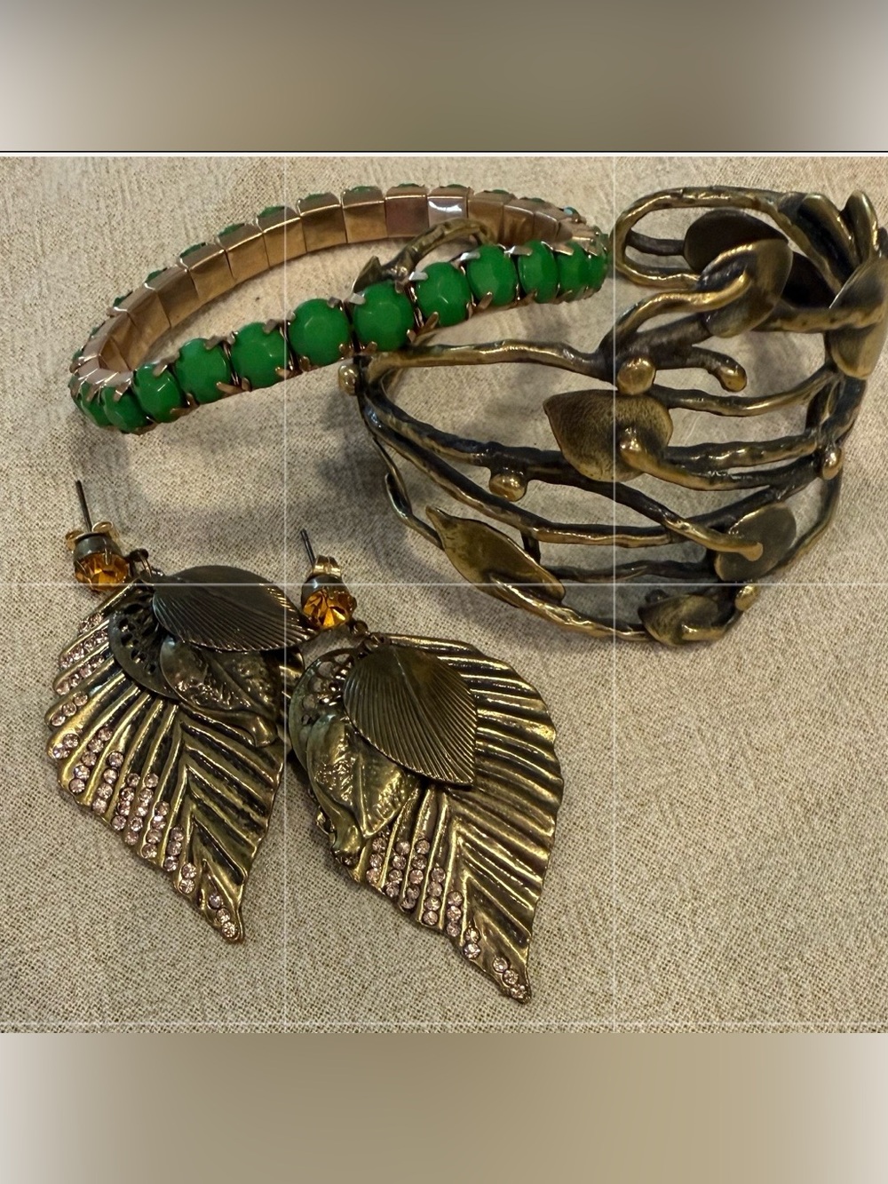 Vintage jewelry lot gold tone leaf dangle earrings & stretch bracelets green